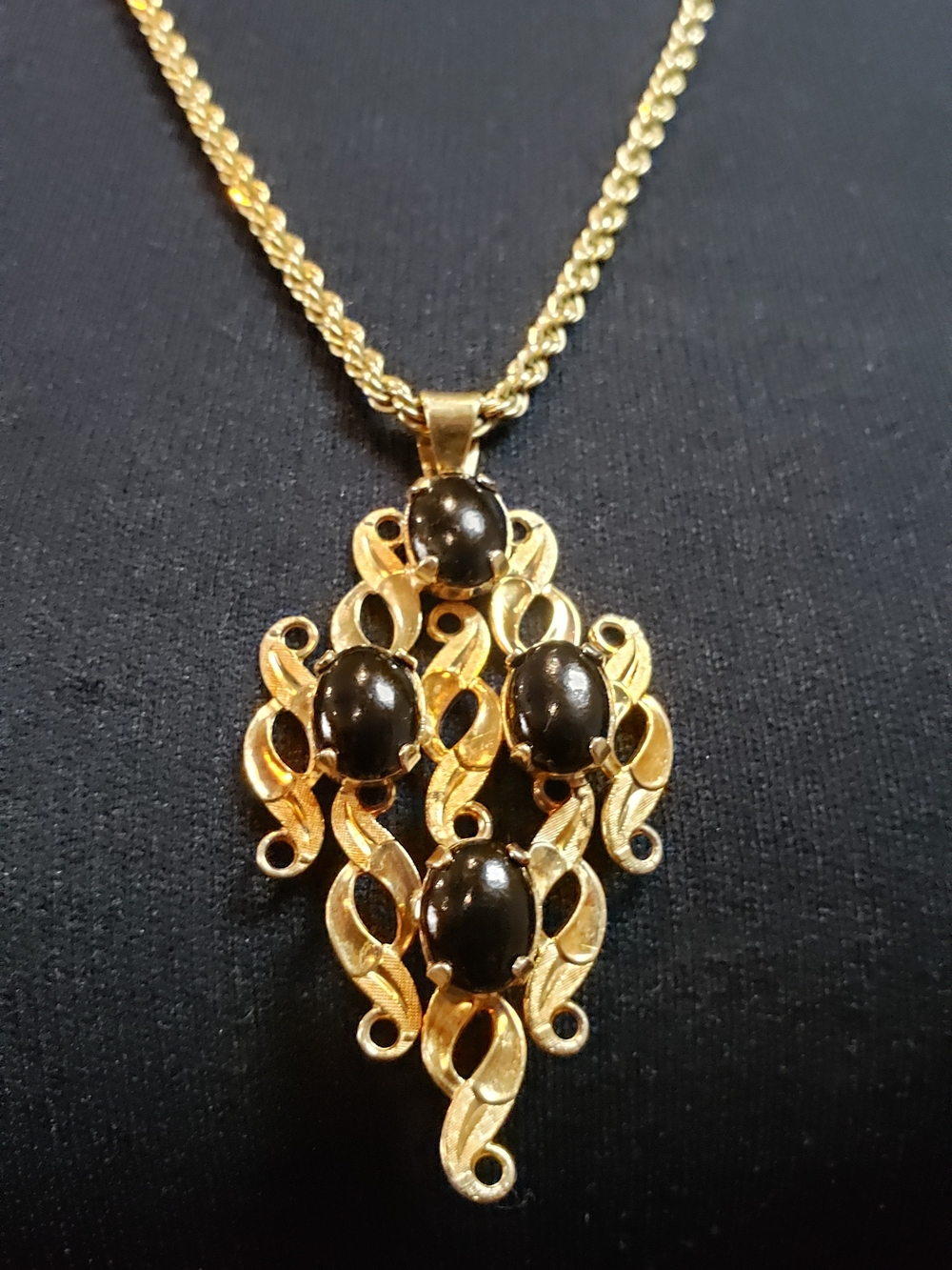 Vintage Gold-filled  Black Stone Pendant Necklace - Elegant